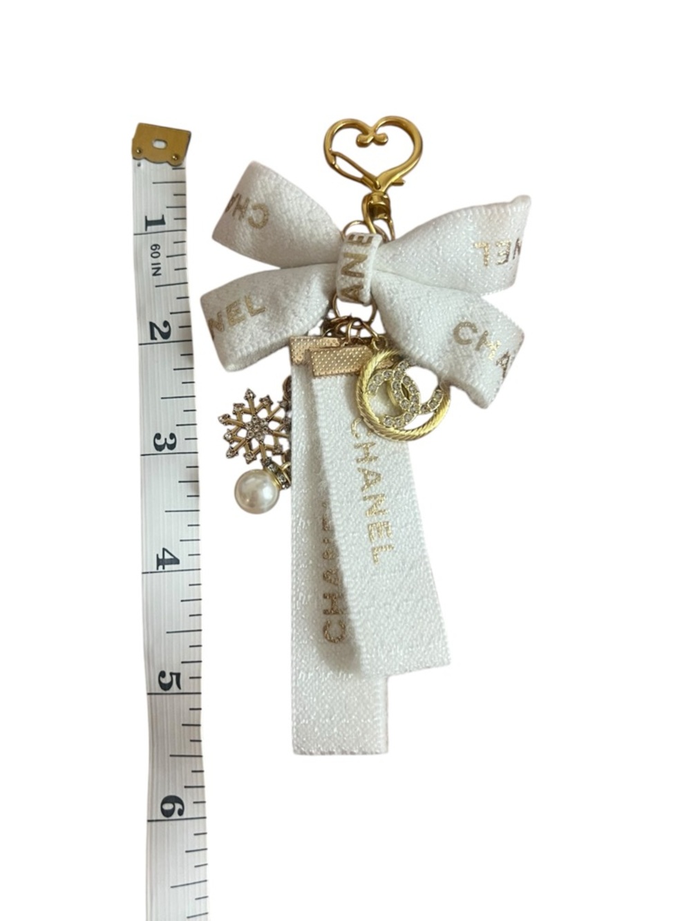 CHANEL White and Gold Bow Key & Card Holder Charm - Picture 7 of 13